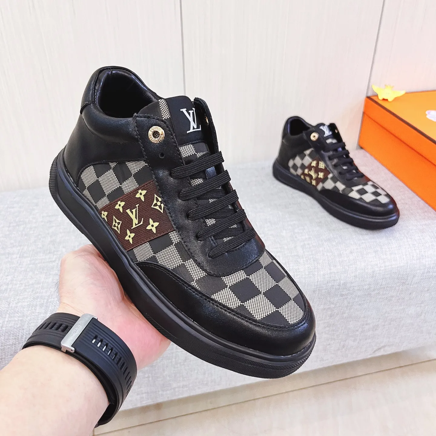 Men's shoes 💰 440 men's shoes 💰 [ LV ] 🔥 Louis Vuitton, high-end men's shoes brand official website 1:1 latest masterpiece: uppers are made of Italian imported first-layer cowhide with comfortable and breathable lining ➕ original non-slip and wear-resistant outsole 🔥, making walking more convenient and comfortable! An exclusive new model, a stunning work, a beautiful 1:1 replica [color] compared to the official quality! Create a fashionable personality to set off your uniqueness! A must-have for trendy men! Classic 🔥Size: 38-44 Color: 🔥 2⃣️colors available🔥.